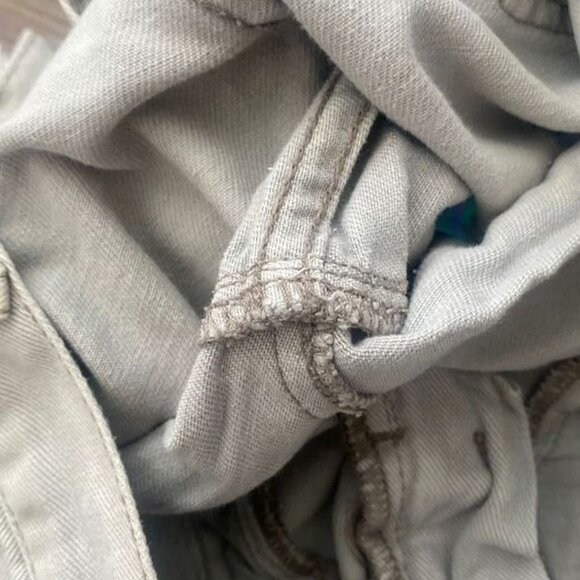 Free People Light Gray Frayed Hem Denim Cotton Shorts EUC Womens Sz 0 25 Waist - Picture 4 of 6